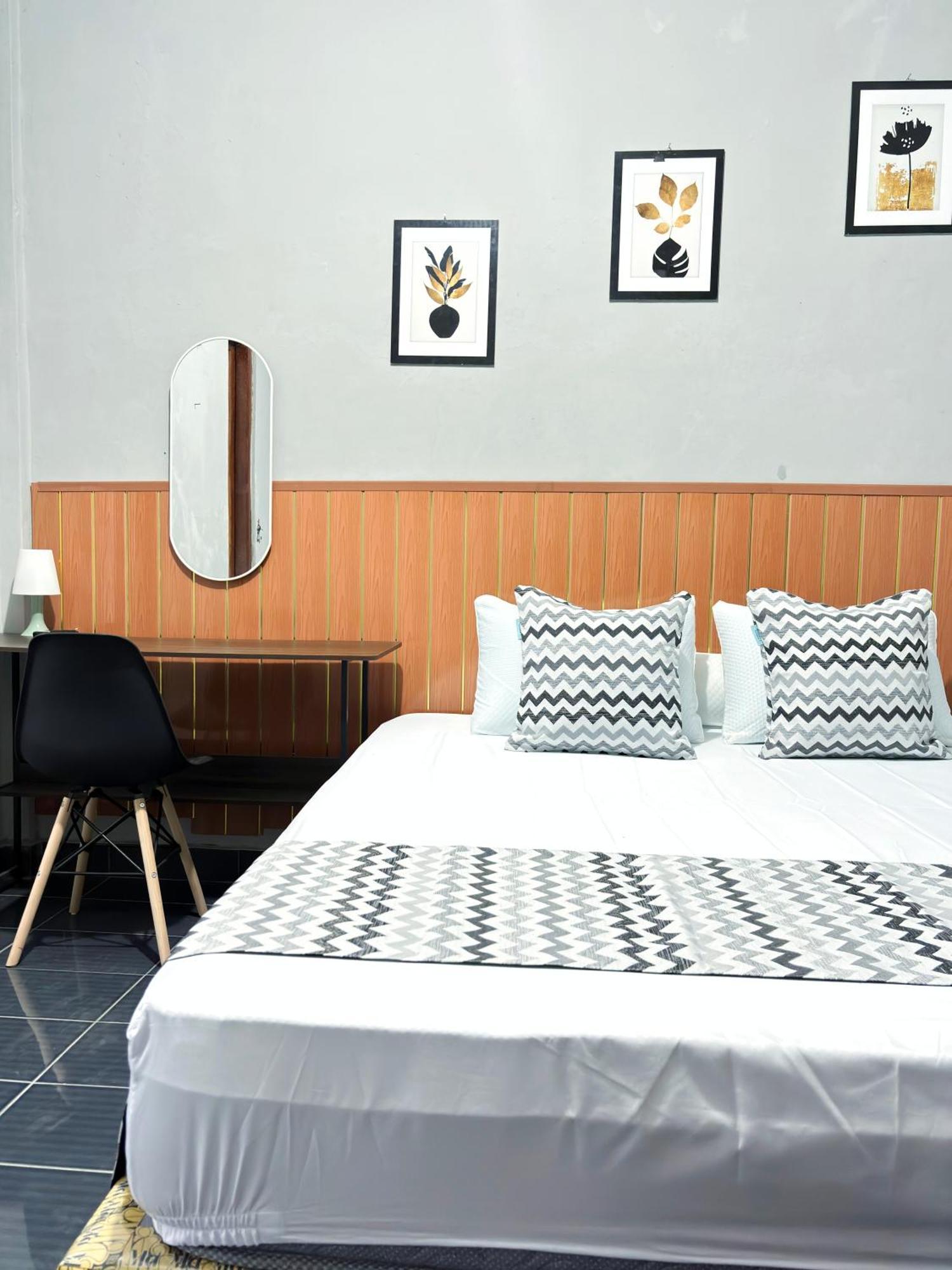 Jogja Day Inn Yogyakarta Exterior foto
