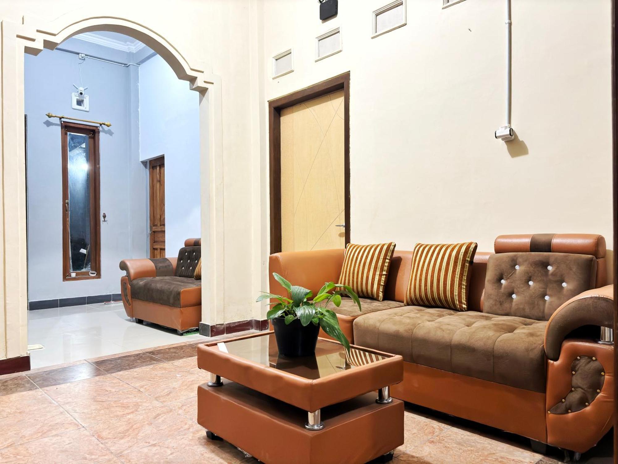 Jogja Day Inn Yogyakarta Exterior foto